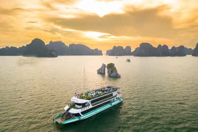 From Hanoi:Ha Long Bay Day Tour w/ Thien Cung Cave& Kayaking