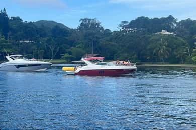 Florianópolis: Speedboat charter with captain. Campeche Island 12 people.