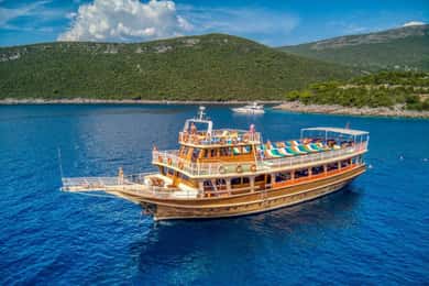 Tivat/Kotor: Boka-Bucht Ganztägige geführte Kreuzfahrt mit Badestopp