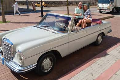 Passeio de carro clássico privado em Cartagena