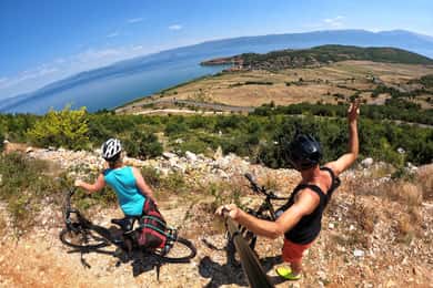 E-cykling over grænsen, fra Ohrid til Albanien.