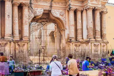 Guatemala City: Shared Roundtrip to Antigua - Same Day