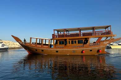 Muscat: Crociera tradizionale omanita in dhow al tramonto