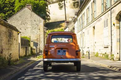 Уаз: туристические маршруты (без водителя) на Renault 4L