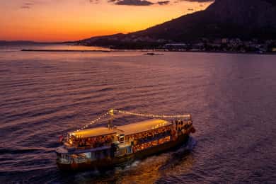Omiš: Wycieczka łodzią o zachodzie słońca na Pučišća (wyspa Brač) z kolacją
