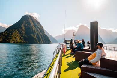 Milford Sound: 2-Hour Wildlife & Nature Cruise