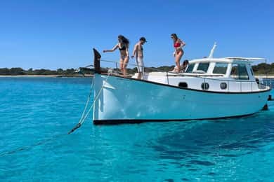 Traditional boat 10 beaches in the south of Menorca. Snorkeling, SUP and drinks