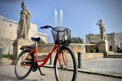 Barcelona: fiets/e-bike huren voor een hele dag met helm en slot