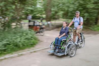 München: Rollstuhl-Rikschatour durch den Englischen Garten