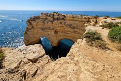 De Faro: Caminhada pelos 7 Vales, Gruta de Benagil e Snorkeling