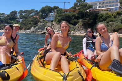 Z Barcelony: wycieczka kajakowa i nurkowanie z rurką na Costa Brava z piknikiem
