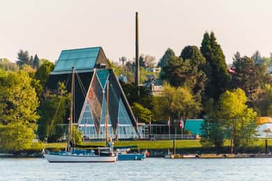 Vancouver: Private City Walking Tour with Seal Boat Tour