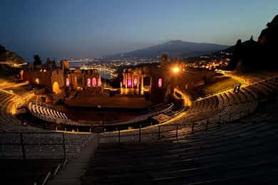 Taormina Secreta: Visita nocturna privada de leyendas, mitos y degustaciones