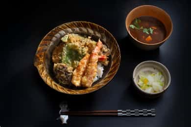 Japonská lekce vaření autentické tempury a polévky miso v Ósace
