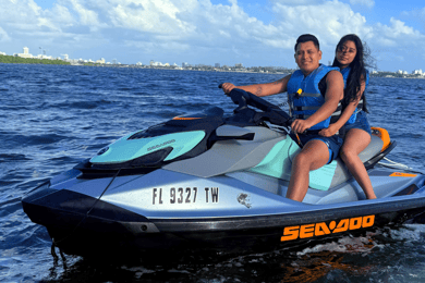 1 timmes jetski + 30 minuters gratis båtresa