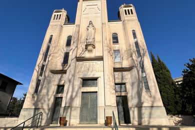 Montpellier: Guided Tour of Unusual Places by Electric Bike