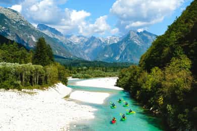 Bovec: Ikonische Sit-on-Top Kajaktour auf der Soča +FREEphoto