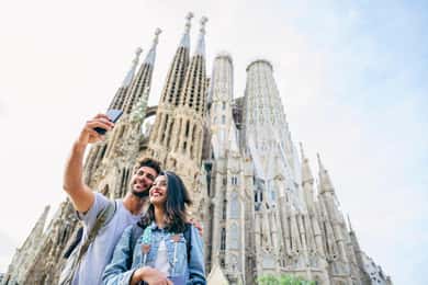 Barcelona: Tickets to Sagrada Familia, Romans & Jewish Tour