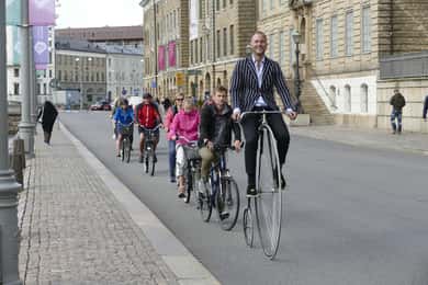 Gothenburg: Guided City Bike Tour with Local Guide