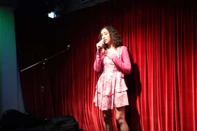 Seouls Stars: Open Mic mit lokalen und internationalen Talenten
