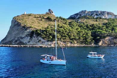 Cagliari: Sailing Tour with Snorkeling, and Prosecco Toast