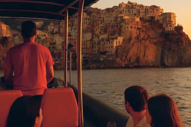 La Spezia: Cinque Terre Sunset Boat Tour with Appetizers