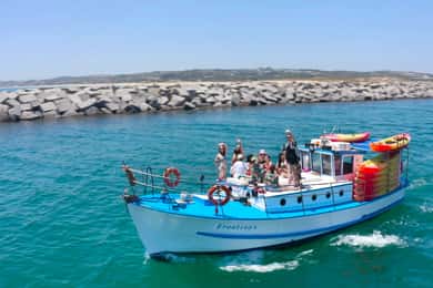 Alvor: Explore cavernas em passeio de barco e caiaque