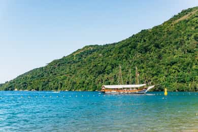 Do Rio de Janeiro: Passeio de Barco Angra dos Reis c/ Almoço