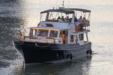 Sevilla: Überquerung des Flusses Guadalquivir mit der Yacht