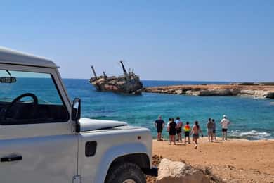 Paphos :Akamas Jeepsafari med kryssning till Blå lagunen