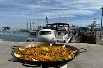 Valencia: Catamaran cruise, Paella lunch en zwemstop