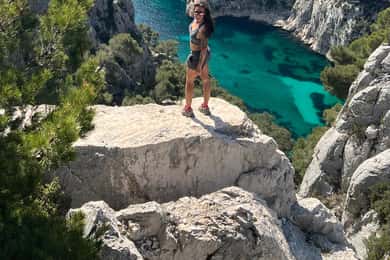 Cassis: 3 Calanques Half-Day Hiking Tour with Swimming