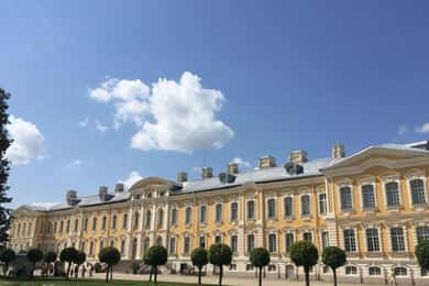 Riga: Visita ao Castelo de Bauska, ao Palácio Rundale e à Colina das Cruzes