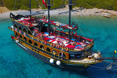 Bodrum: Pirate Boat Trip with Lunch