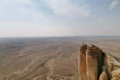 Riyadh Edge of The World and Bat Cave Visit by Bus