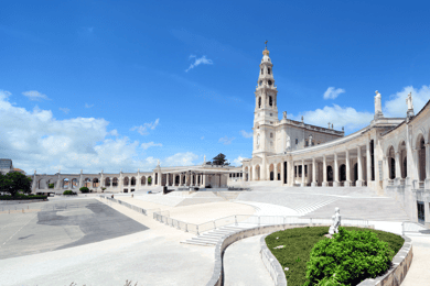 Desde Lisboa: excursión al Santuario de Fátima, Nazaré y Óbidos.