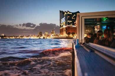 Hamburg: 1-Hour Grand Harbor Evening Lights Cruise