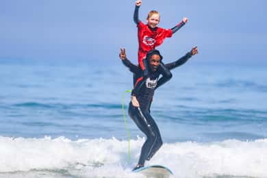 Lagos: aulas de surf em grupo para todos os níveis