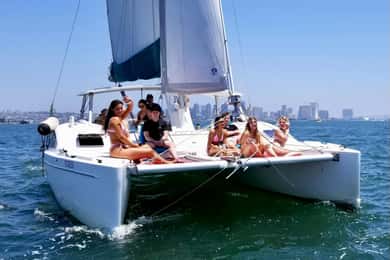 San Diego Bay: 2,5 Stunden reine Katamaran-Segelfahrt