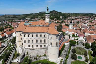Vienna: Transfer to Prague via fabulous Mikulov & Kutna Hora