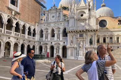 Private Tour with Doge's Palace, St. Mark's, Gondola