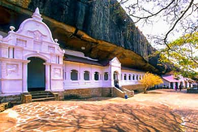 From Sigiriya: Kandy Transfer with Dambulla and Spice Garden