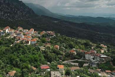 Depuis Durres/Golem : Excursion d'une journée au château de Kruja et au sanctuaire de Sari Salltik
