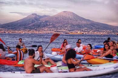 Napoli: Aperitiivilla varustettu kajakkiretki auringonlaskun aikaan