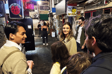 Tóquio: Excursão a pé pela vida noturna e ruas secretas de Shinjuku