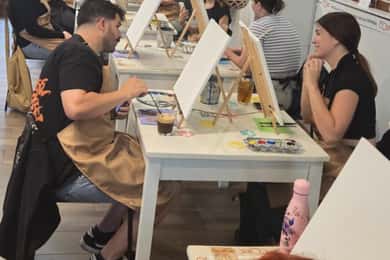 Αθήνα: Εμπειρία ζωγραφικής και ποτού στο Cat Café