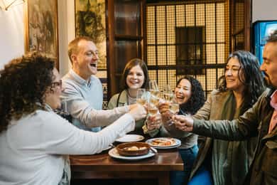 Sevilla: Abendliche Tapas Tour durch das Viertel Triana