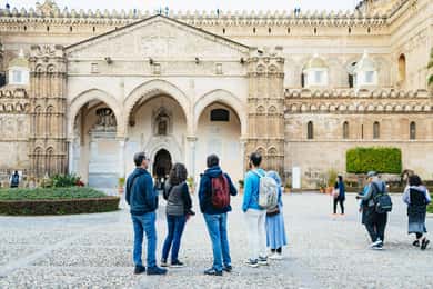 Tour a pie de comida callejera e historia