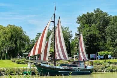 Tulln: «Regentag» de perto – a obra de arte flutuante de Hundertwasser