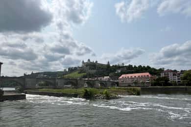 Old town tour of Würzburg with wine tasting on the Old Main Bridge